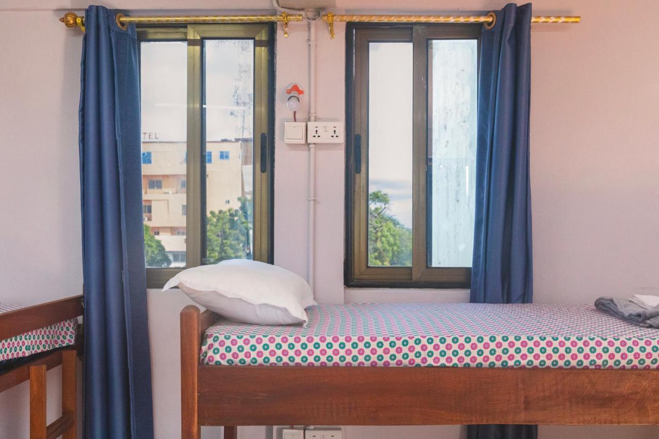 African Vibrations Hostel Osu 아크라 외부 사진