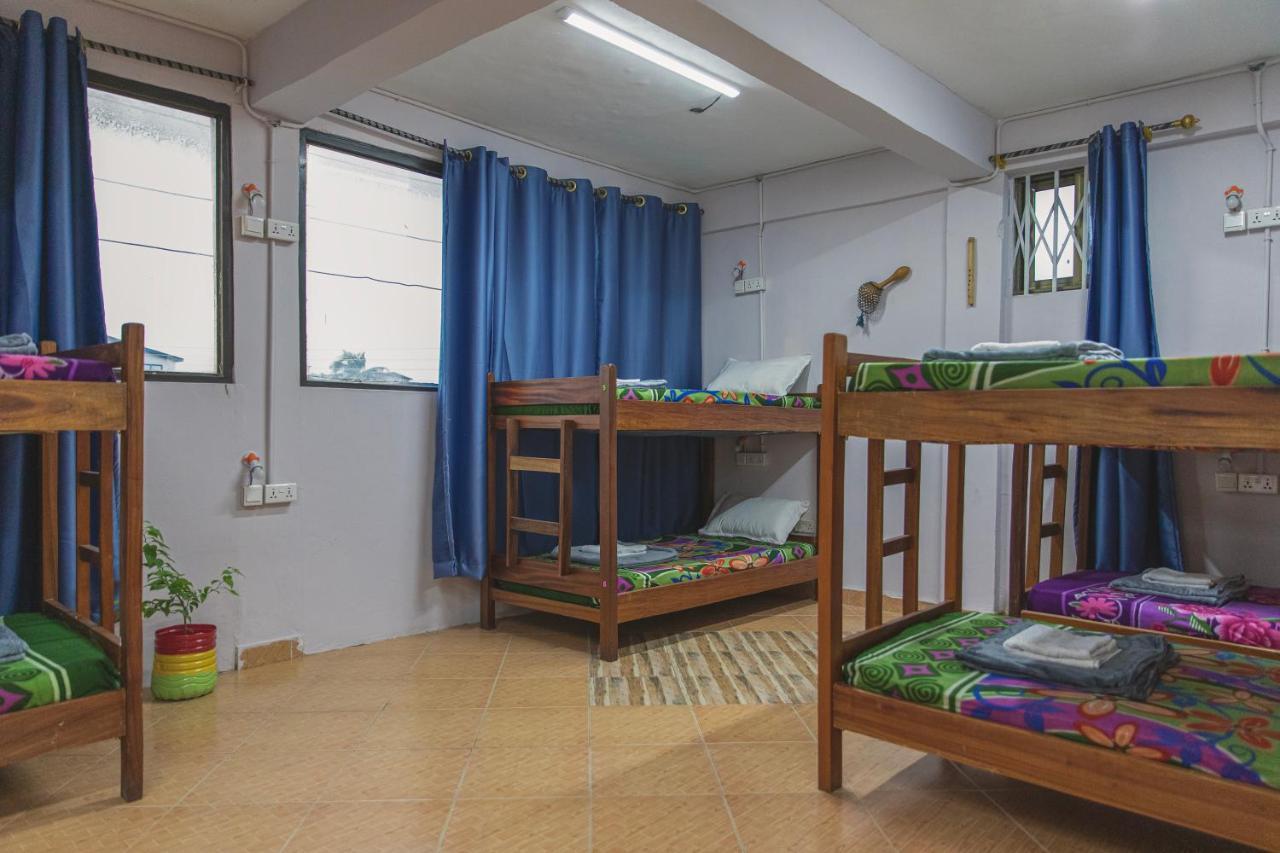 African Vibrations Hostel Osu 아크라 외부 사진