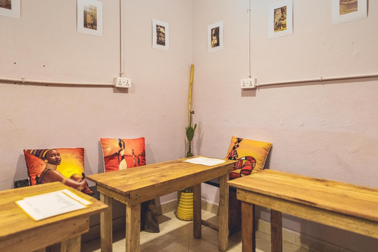 African Vibrations Hostel Osu 아크라 외부 사진